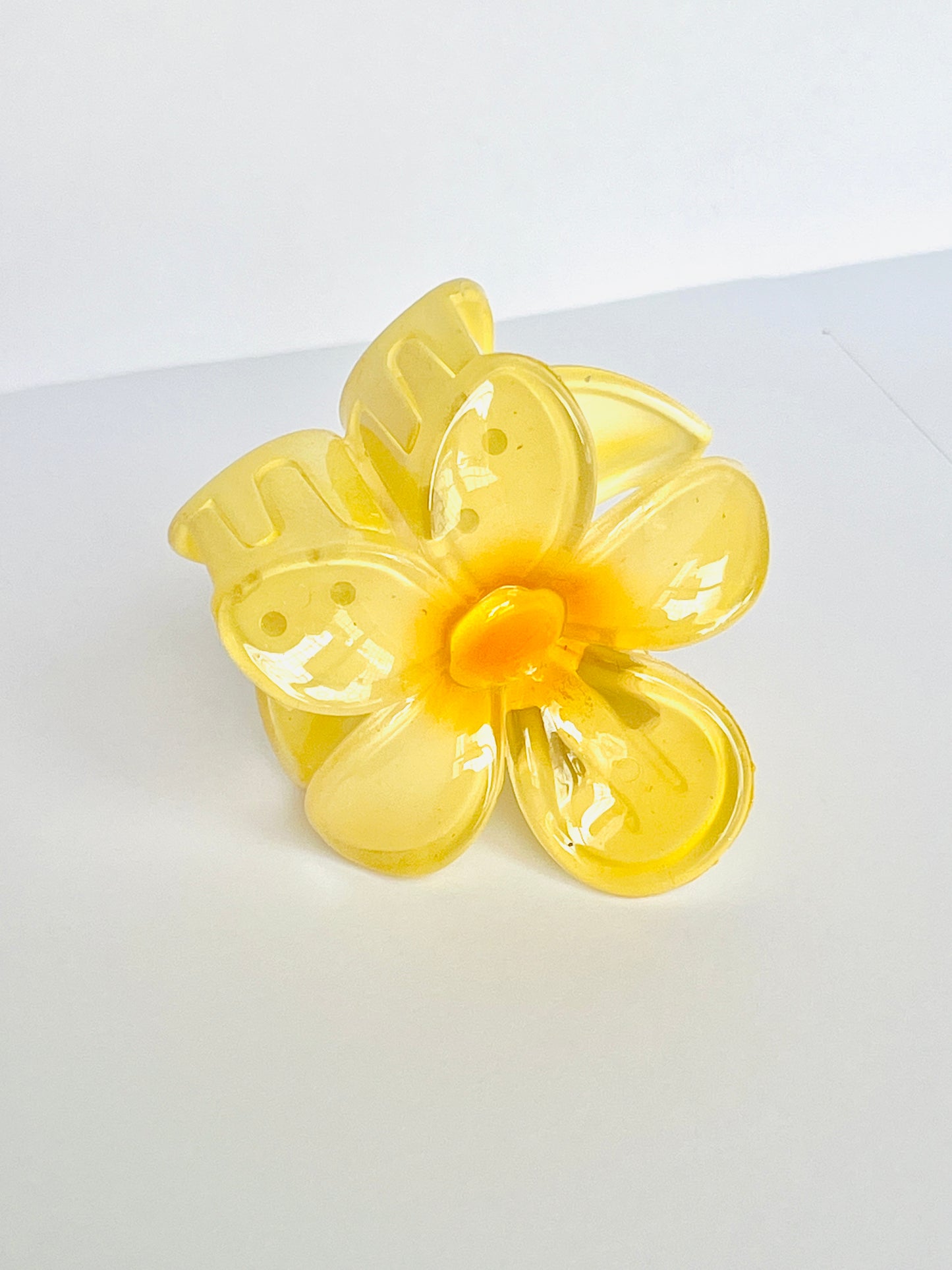 Yellow Daisy Claw