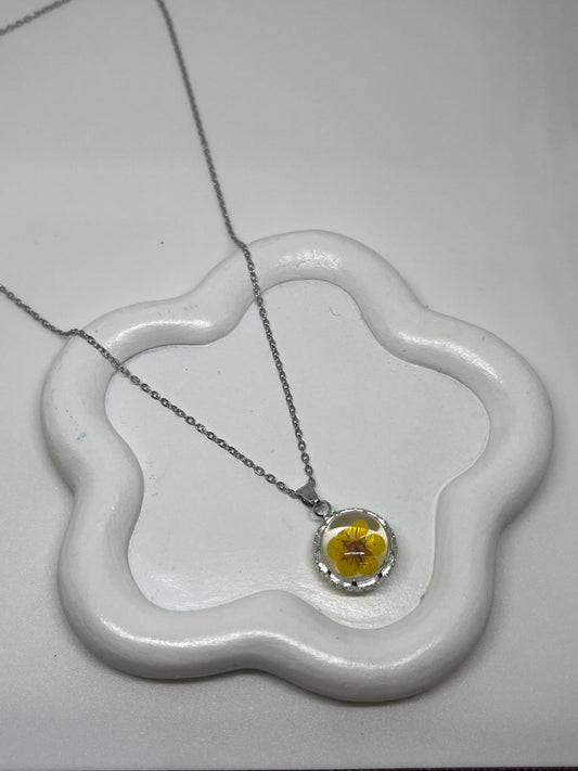 Yellow Flower Raisin Round Silver Necklace -Antitarnish