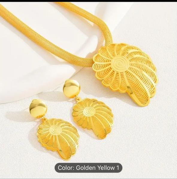 Shell Bridal Exquisite Necklace and Dangle Earrings