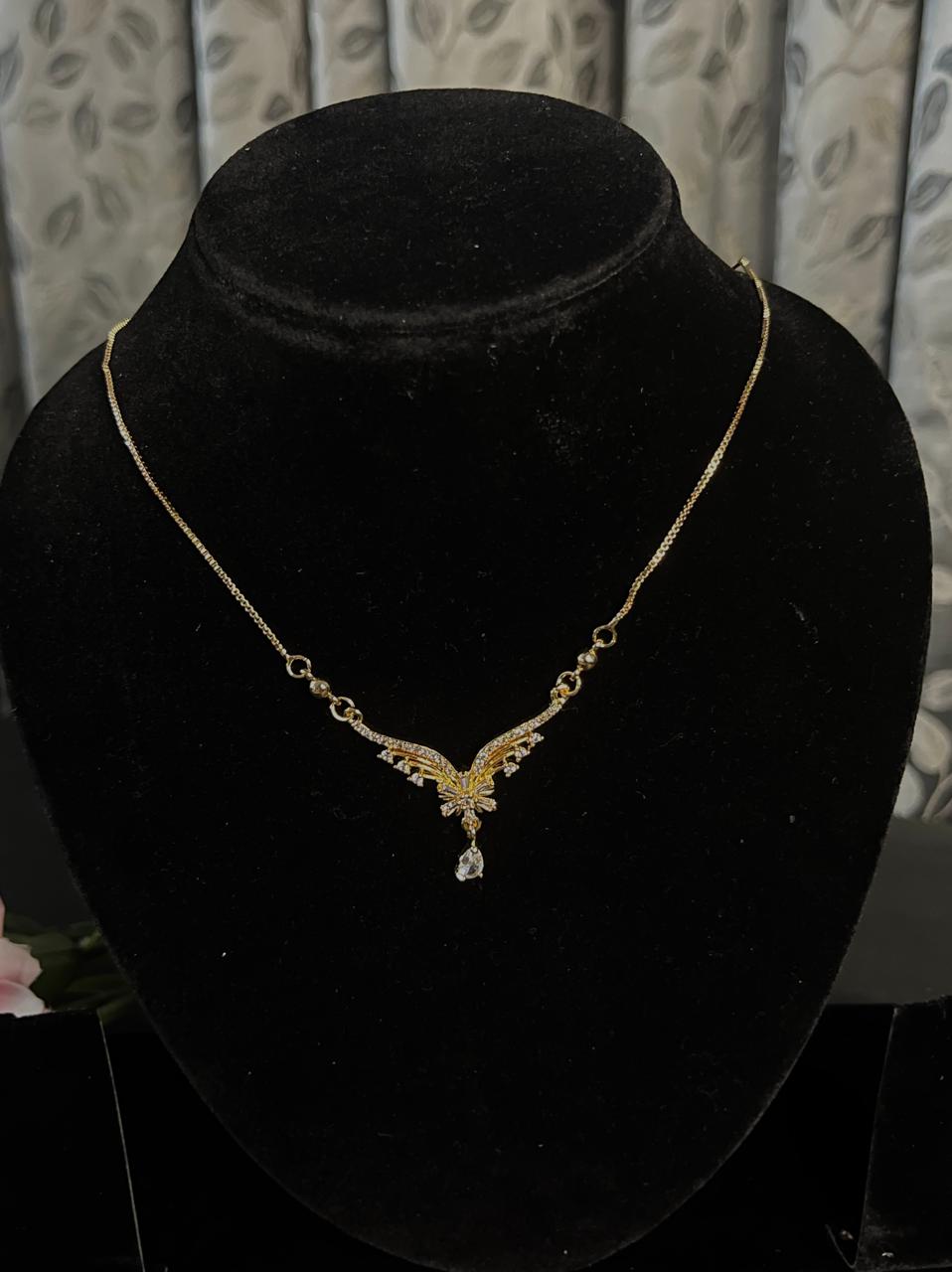 Terrific Floral Style Gold Pendant with Chain