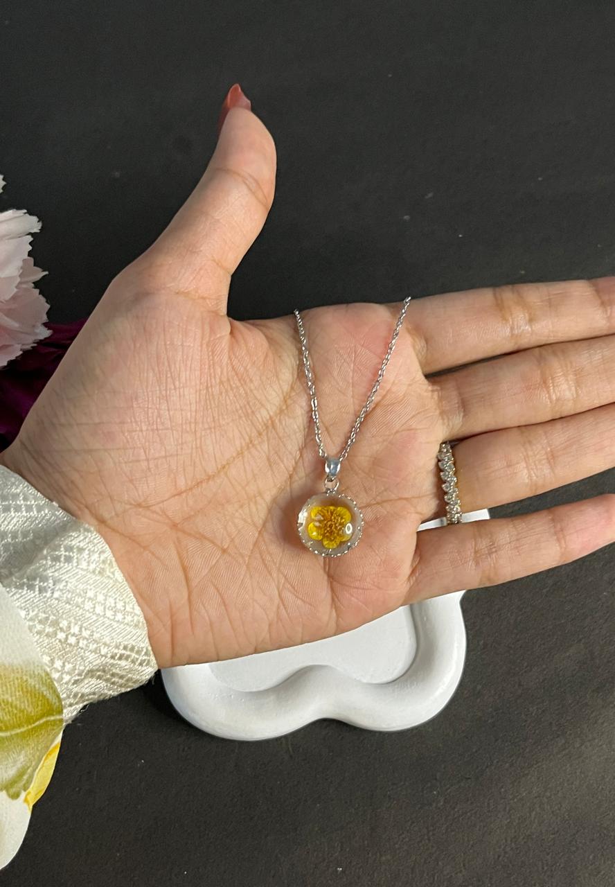 Real Dry Flower Resin Pendant With Silver Chain