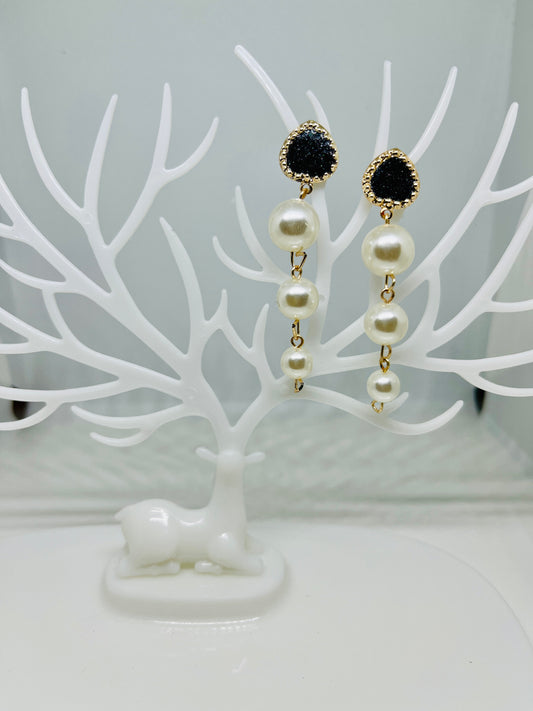 Black heart Long Pearl Earrings