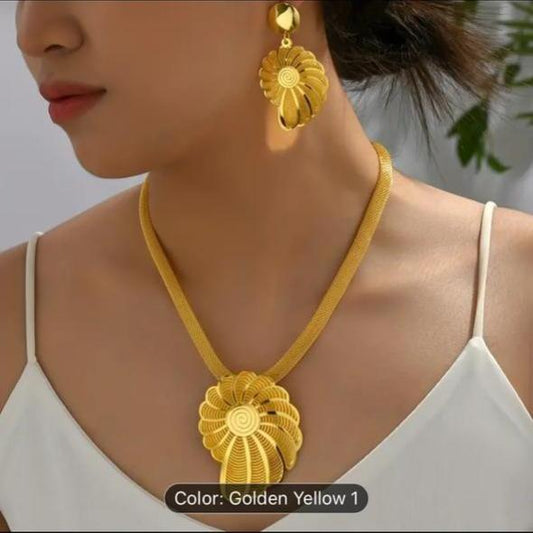 Shell Bridal Exquisite Necklace and Dangle Earrings
